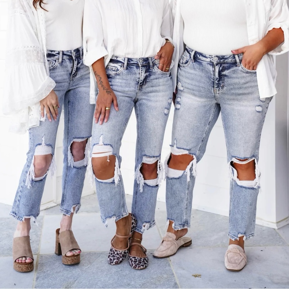 Trendy Light Blue Distressed Ankle Jeans